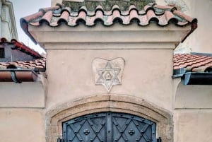 Praga judaica: tour guiado com sinagogas e entrada no cemitério