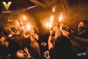 Le Valmont NYE com bar aberto, música ao vivo e DJ