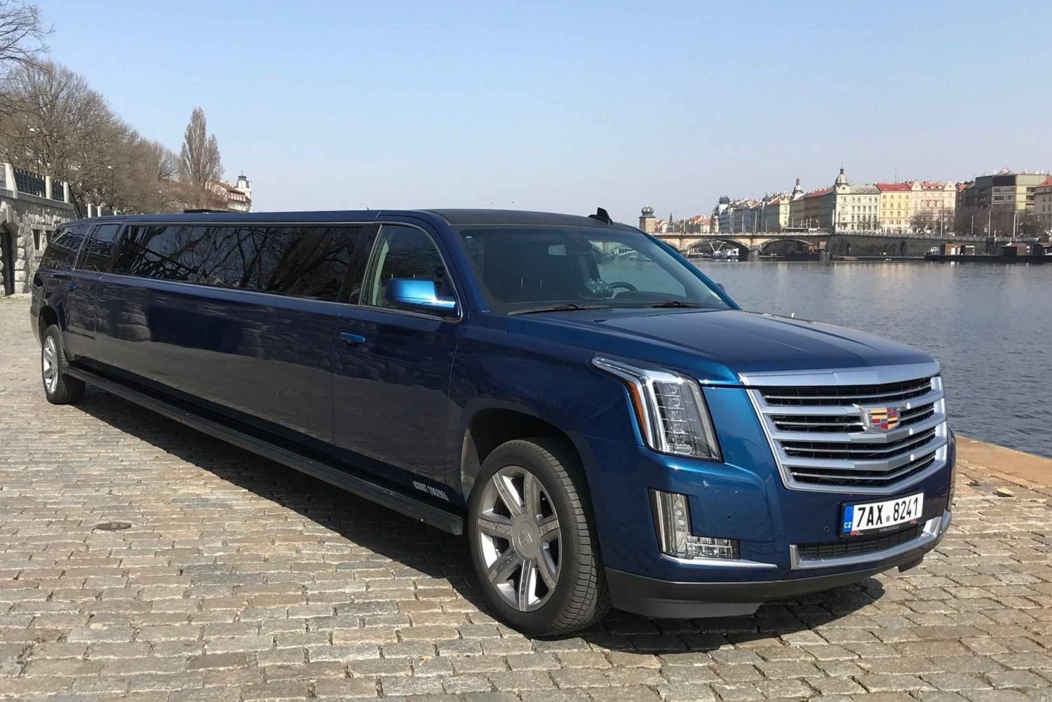 Longue promenade en limousine Hummer ou Cadillac
