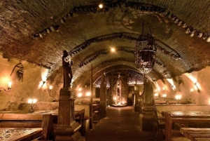 Middelalderforestilling og middag, slot og bryggeritur, afhentning på hotel