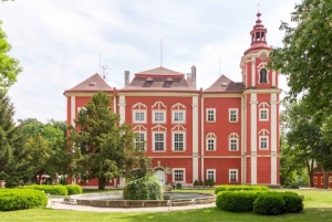 Middelalderforestilling og middag, slot og bryggeritur, afhentning på hotel