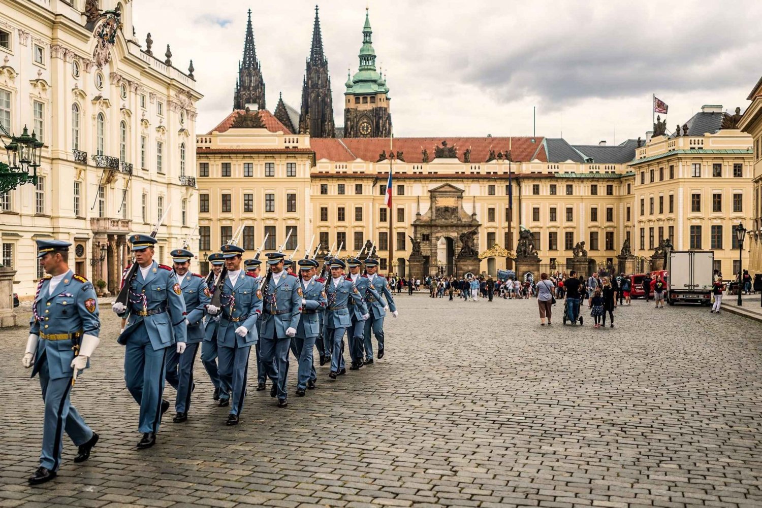 Prague: 1-Hour Castle Tour With Fast-GET Admission Ticket
