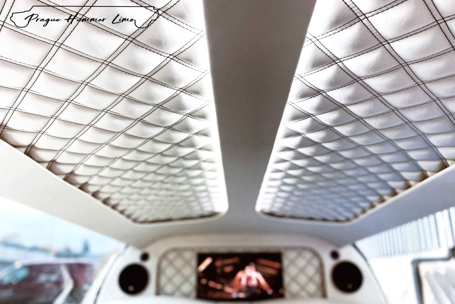 Praga: Aluguer de Limusina Vintage por 1 hora