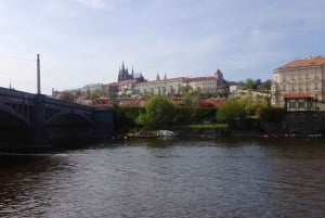 Prague: 2-Hour Lunch Cruise on the Vltava River