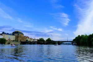 Prague: 2-Hour Lunch Cruise on the Vltava River