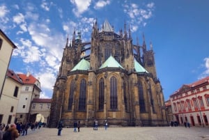 Prague: 2 hours city tour + 1 hour boat cruise