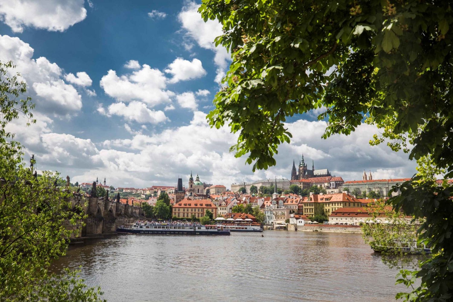 Prague: 3–Hour Castle Grounds Walking Tour and River Cruise