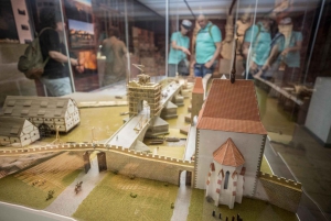 Prague: 3–Hour Castle Grounds Walking Tour and River Cruise