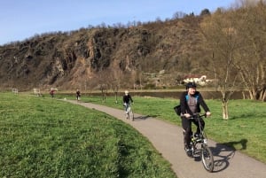 Prague: River & Park Bike Tour to Troja Chateau