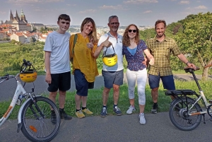 Tour panoramico di Praga di 3 ore in bicicletta elettrica