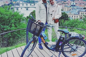 Tour panoramico di Praga di 3 ore in bicicletta elettrica