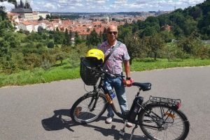 Tour panoramico di Praga di 3 ore in bicicletta elettrica