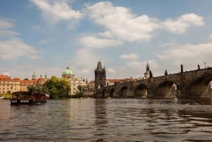 Prague: 6-Hour City Tour including Cruise and Lunch