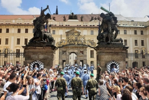 Prag: 6 timmars rundtur med båttur på floden och lunch