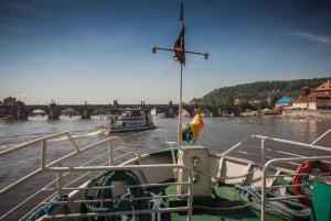 Prague: 1 hour Cruise with with beautiful views of Prague