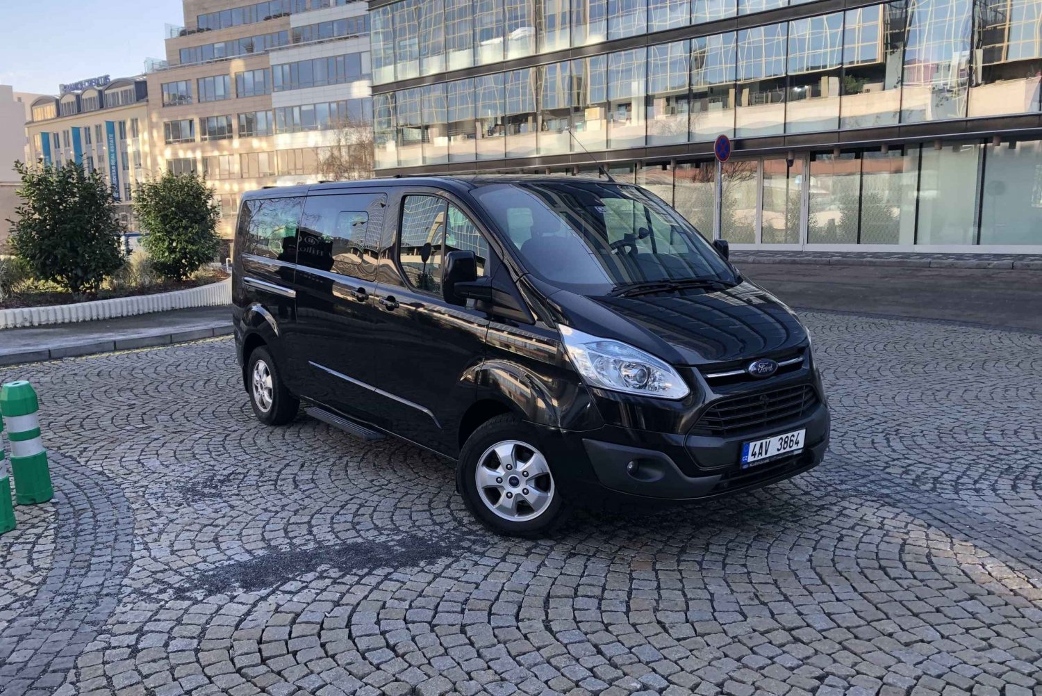 Prague Airport: Private transfer to city centre by Minivan