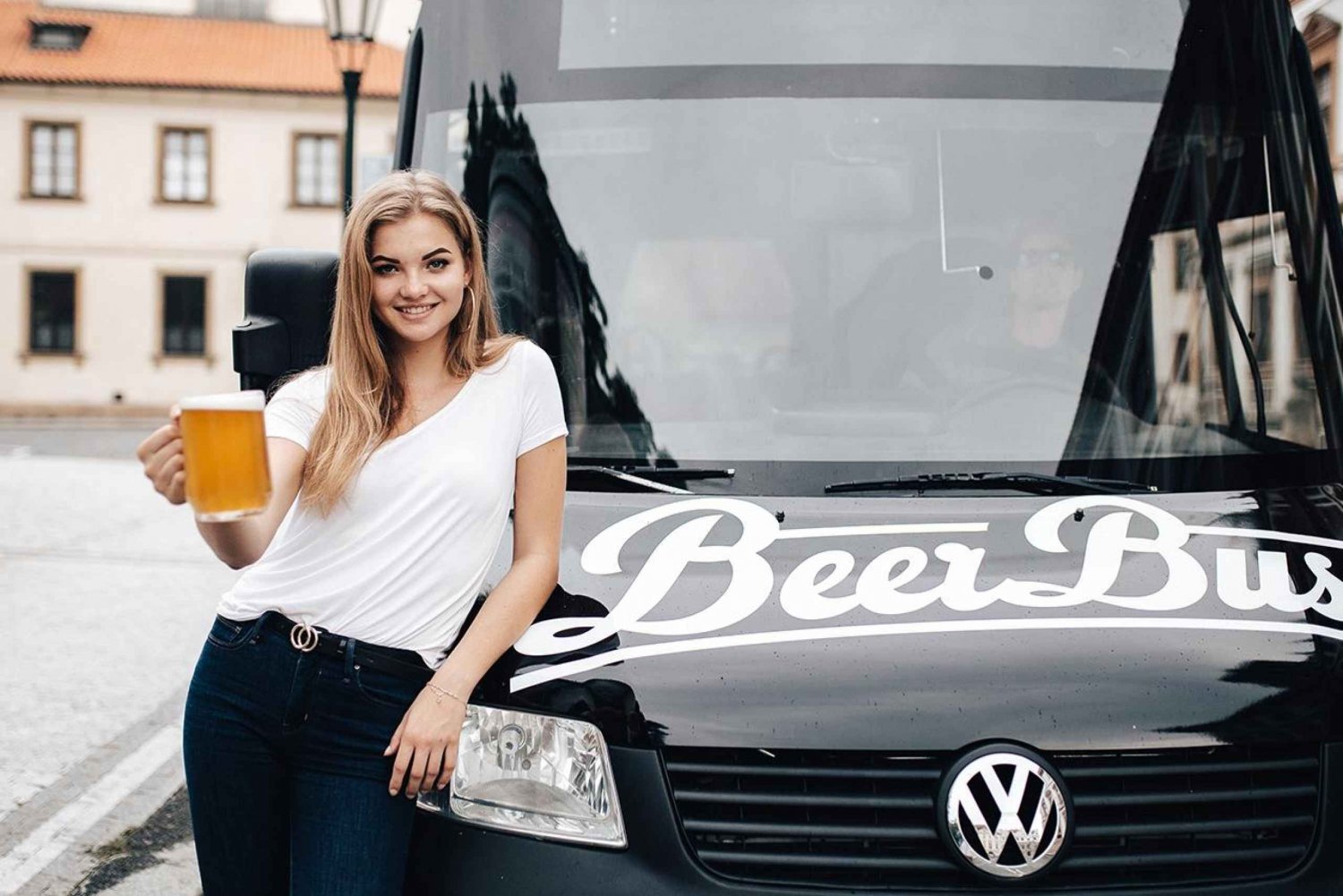 Prague: Airport Transfer Beer Party Bus with Unlimited Beer