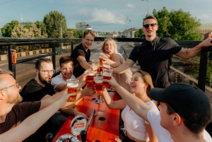 Prague: Airport Transfer Beer Party Bus with Unlimited Beer