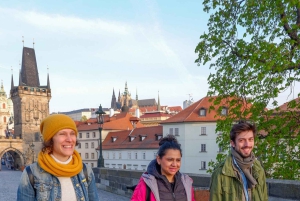 Prague: Before the Crowd Sunrise Tour & Breakfast