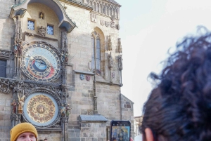 Prague: Before the Crowd Sunrise Tour & Breakfast