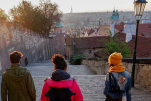 Prague: Before the Crowd Sunrise Tour & Breakfast
