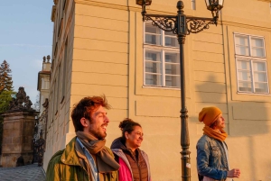 Prague: Before the Crowd Sunrise Tour & Breakfast