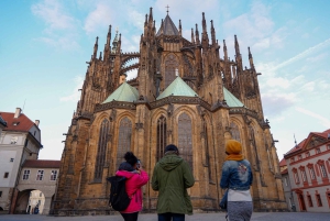 Prague: Before the Crowd Sunrise Tour & Breakfast