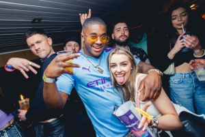 Prague : Soirée en bateau avec boissons illimitées et entrée à l'after party