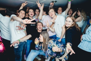 Prague : Soirée en bateau avec boissons illimitées et entrée à l'after party