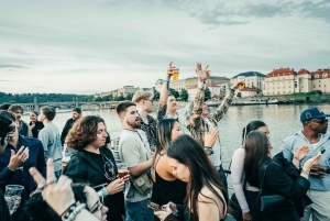 Praga: crucero con barra libre, DJ y entrada a la mejor discoteca