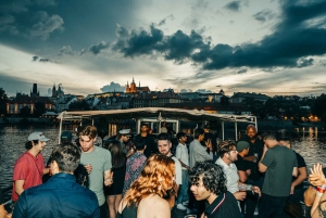 Praga: crucero con barra libre, DJ y entrada a la mejor discoteca