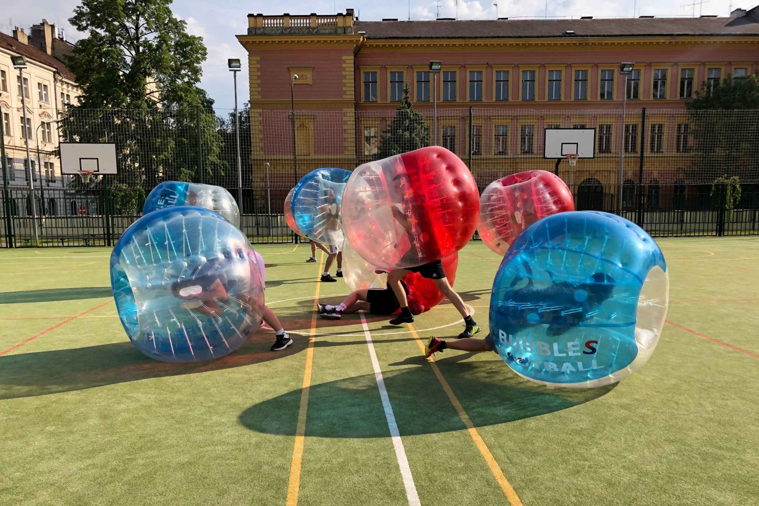 Prag: Bubbles Fußball in der Prager Innenstadt