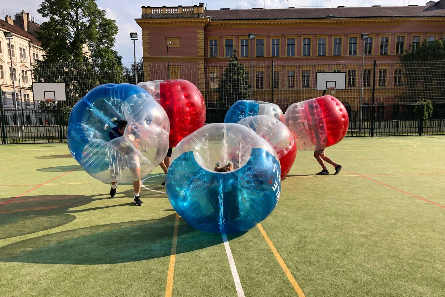 Prag: Bubbles Fußball in der Prager Innenstadt