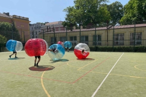 Prag: Bubbles Fußball in der Prager Innenstadt