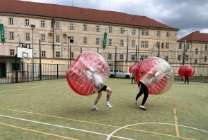 Prag: Bubbles Fußball in der Prager Innenstadt