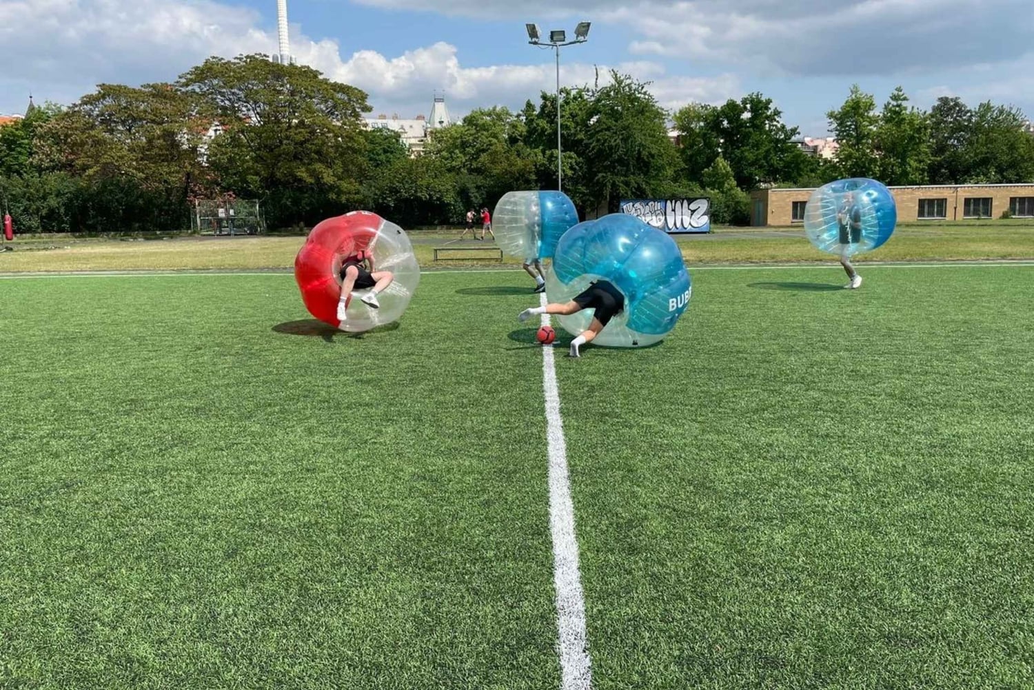 プラハ: バブルス フットボール - 中心部のゾーブ フットボール