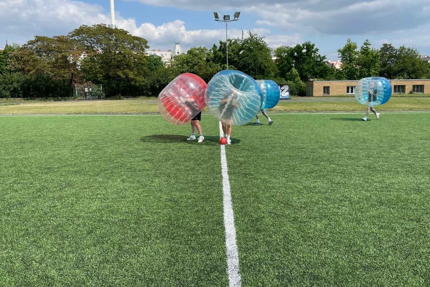 プラハ: バブルス フットボール - 中心部のゾーブ フットボール