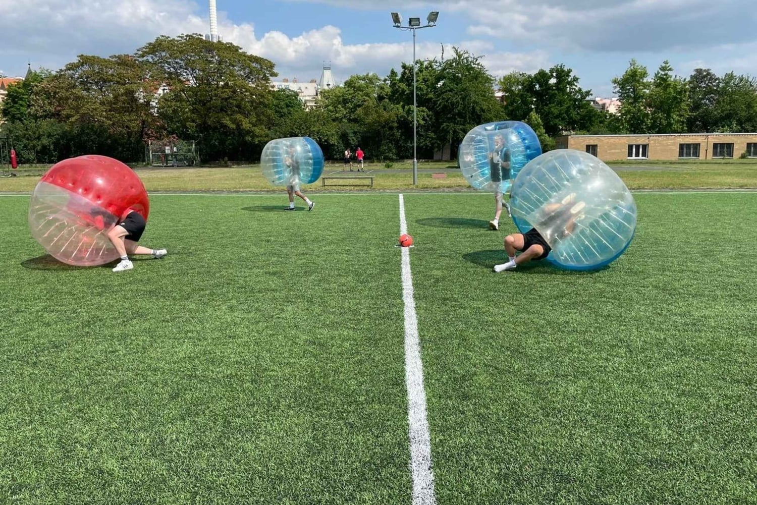 プラハ: バブルス フットボール - 中心部のゾーブ フットボール