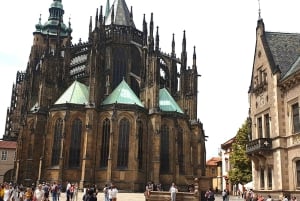 Prague Castle: Admission Ticket With Transfer And Audioguide