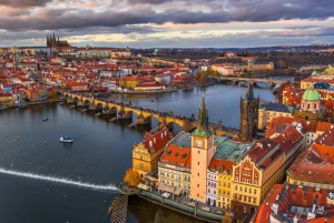 Prague: Castle and Jewish Quarter Tour with Cruise and Lunch