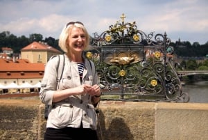 Prague: Castle and Jewish Quarter Tour with Cruise and Lunch