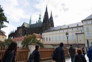 Prague: Castle Entry Ticket with Guide and River Cruise