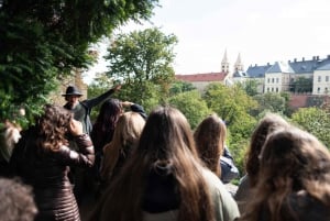 Prague: Castle Entry Ticket with Guide and River Cruise