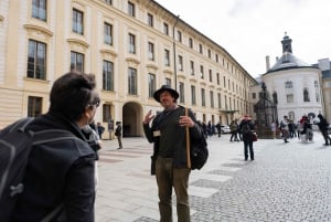 Prague: Castle Entry Ticket with Guide and River Cruise