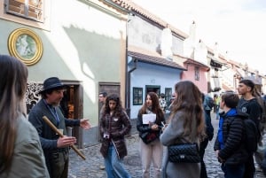 Prague: Castle Entry Ticket with Guide and River Cruise