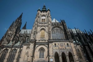 Prague: Castle Grounds & Highlights Walking Tour small-group