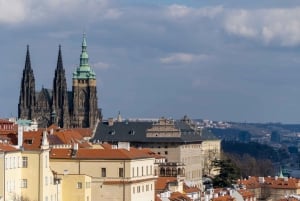 Prague: Castle Grounds & Highlights Walking Tour small-group