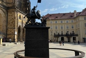 Pragslottets interiörer och vakternas ceremoni Tour