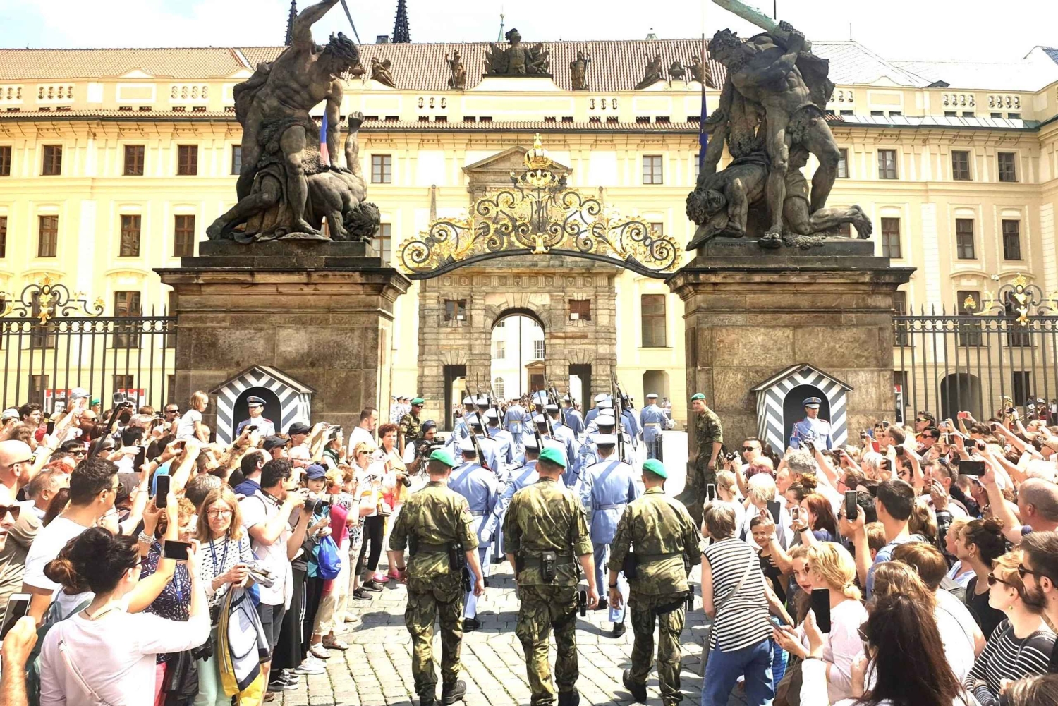 Biljett till Pragborgen och audioguide med upphämtning på GPG:s kontor