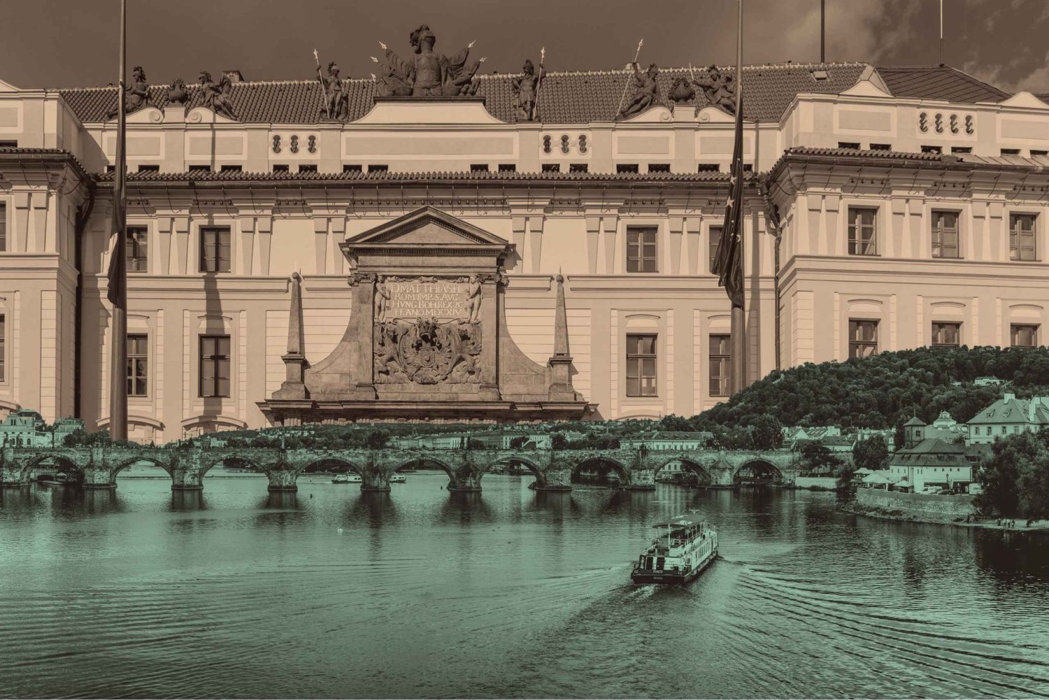 Prague: Charles Bridge and Prague Castle Private Guided Tour